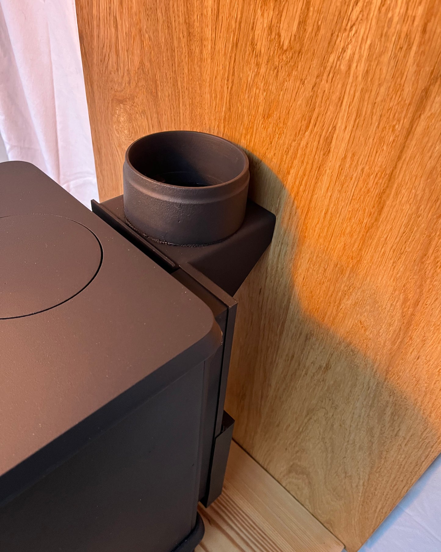 Petit poêle à bois - Salamander Stove - 4 kw avec sortie arrière déporté